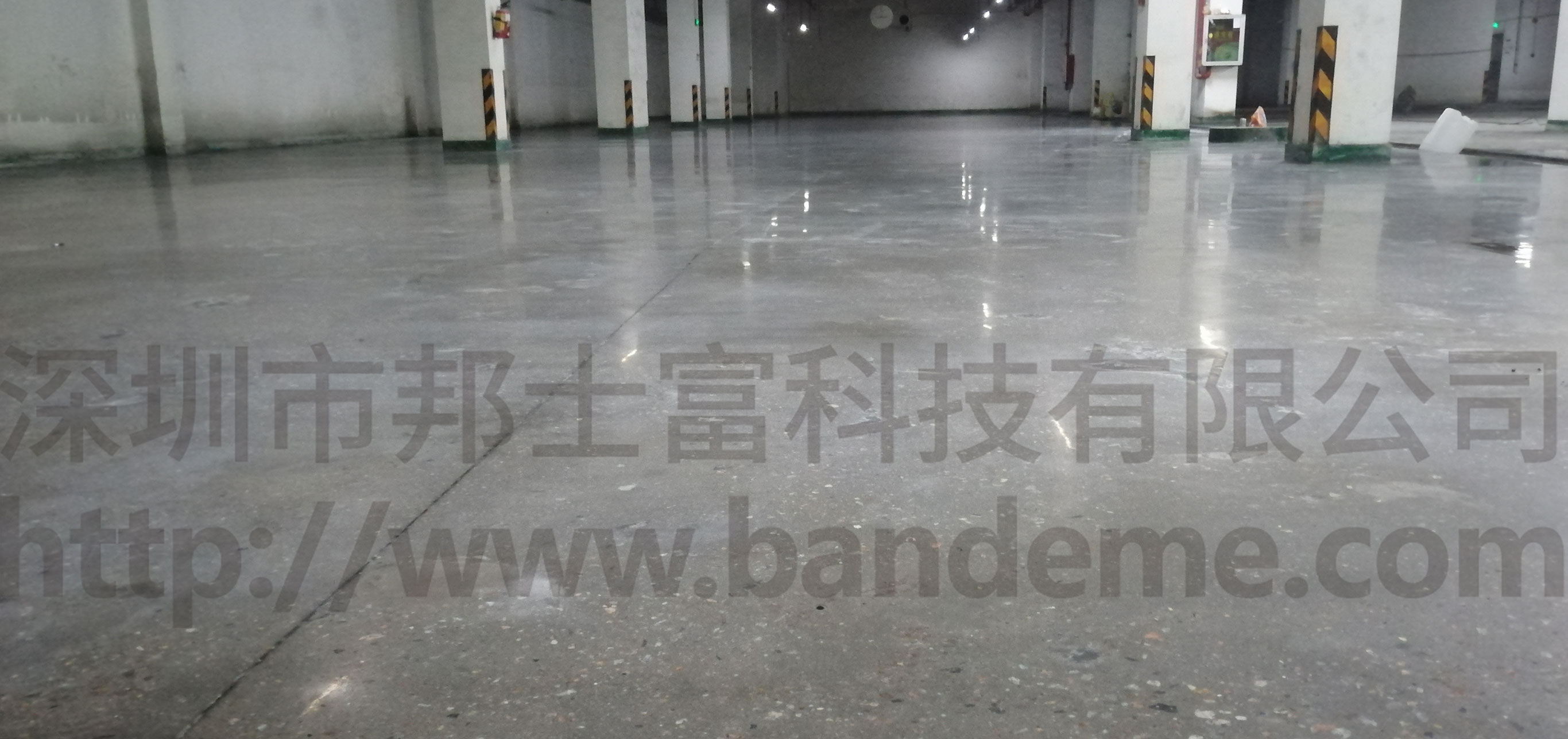 福田香山美樹(shù)苑車(chē)庫(kù)翻新 | 混凝土硬化地坪